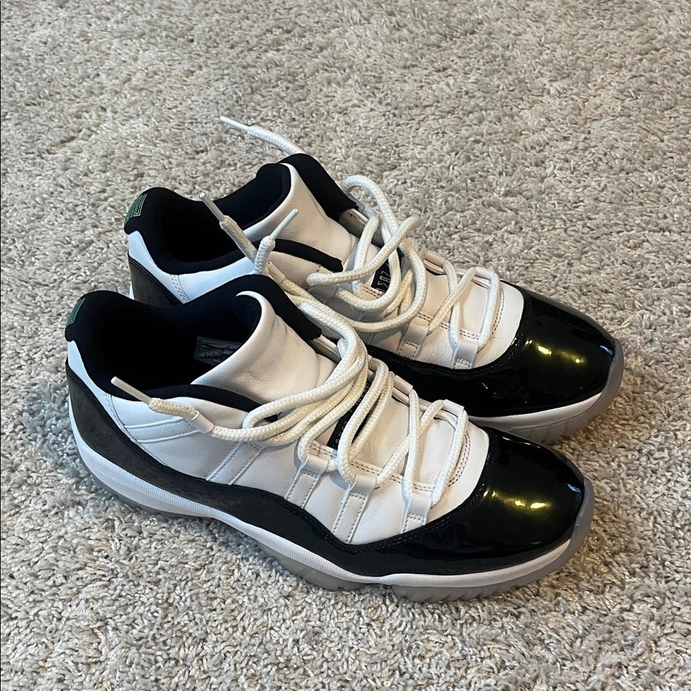 Air Jordan Retro 11 Low Men’s Size 11